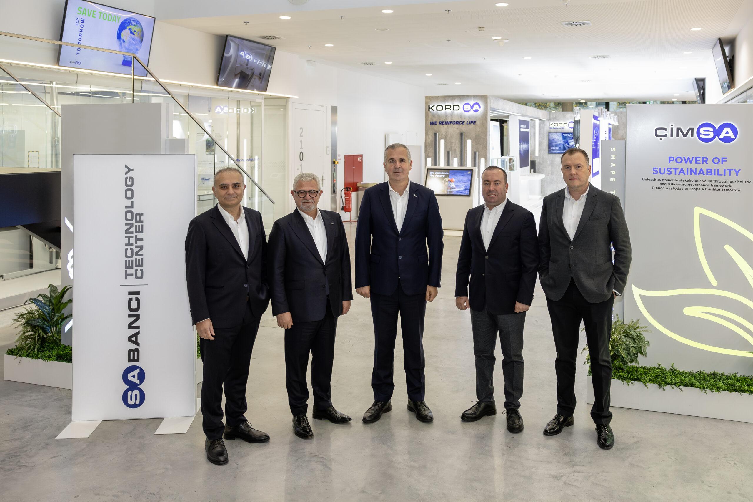 Jinsiy aloqa kichik mushuk