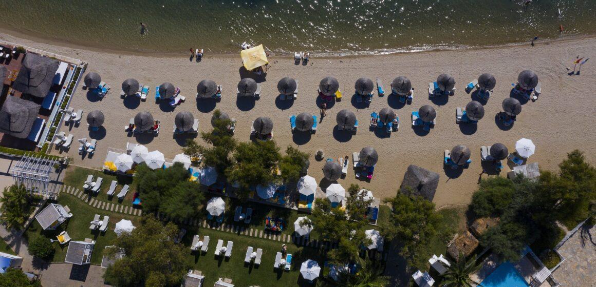 All tourism professionals to be vaccinated before end-May