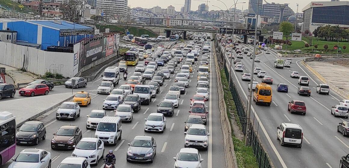 Road motor vehicle registrations up in April