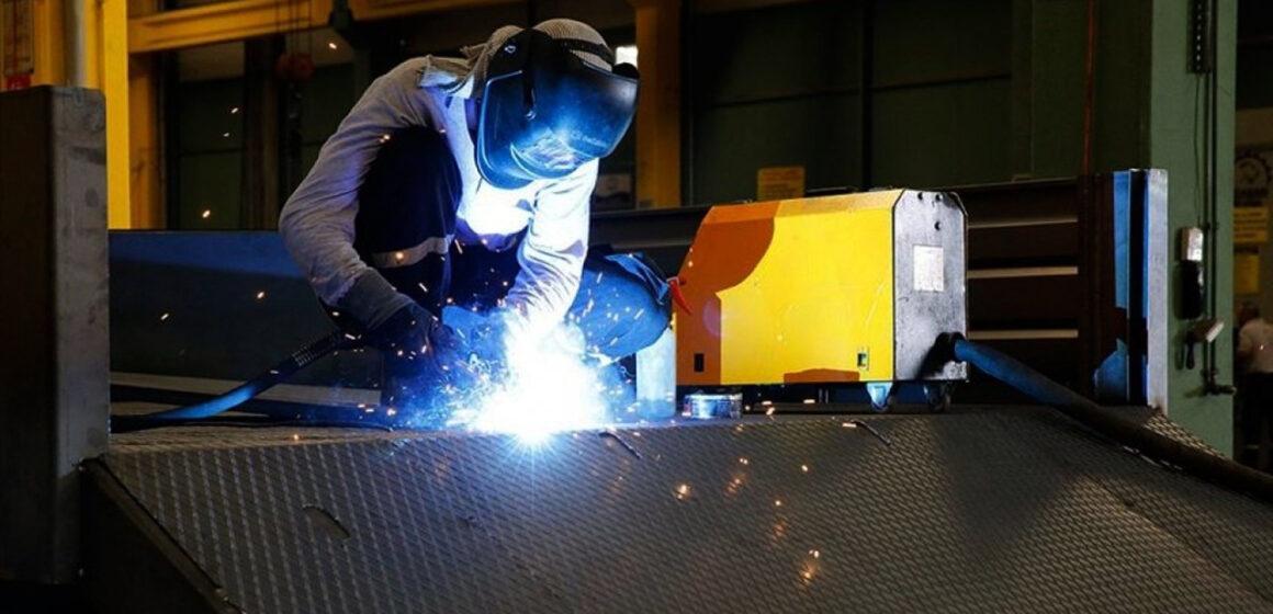 The lockdown effect on manufacturing: PMI falls below the threshold