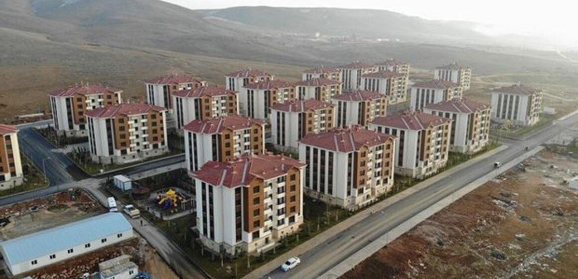 House sales to foreigners break a record