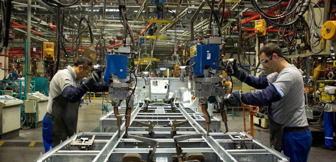 Manufacturing capacity inches up in March